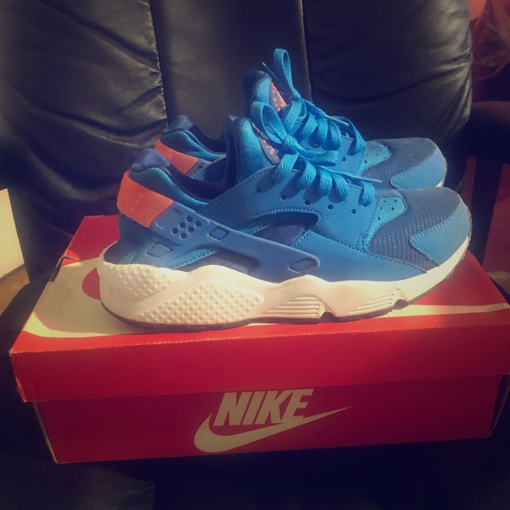 Air huaraches size 8 (US men’s)